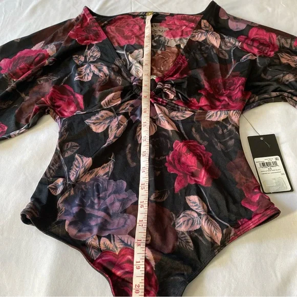 GUESS Women's Jazzi Kimono Sleeves Dawn Of Rose Print Black Bodysuit Size XS - Picture 8 of 12